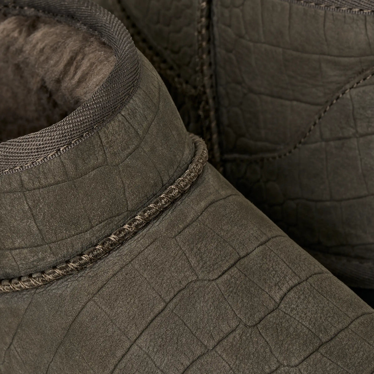 Men's Classic Ultra Mini Embossed - Dense Smoke